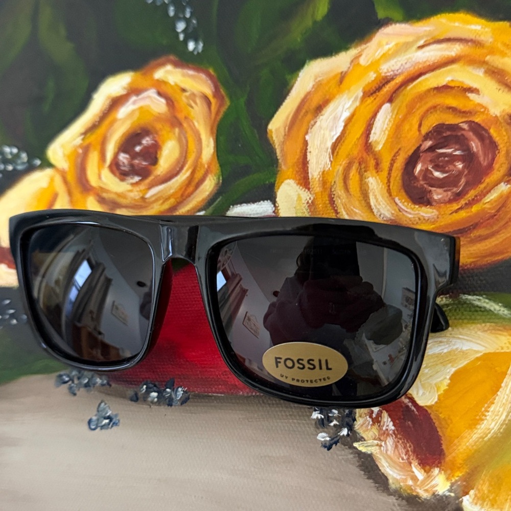 New Fossil Sunglasses ( never worn)